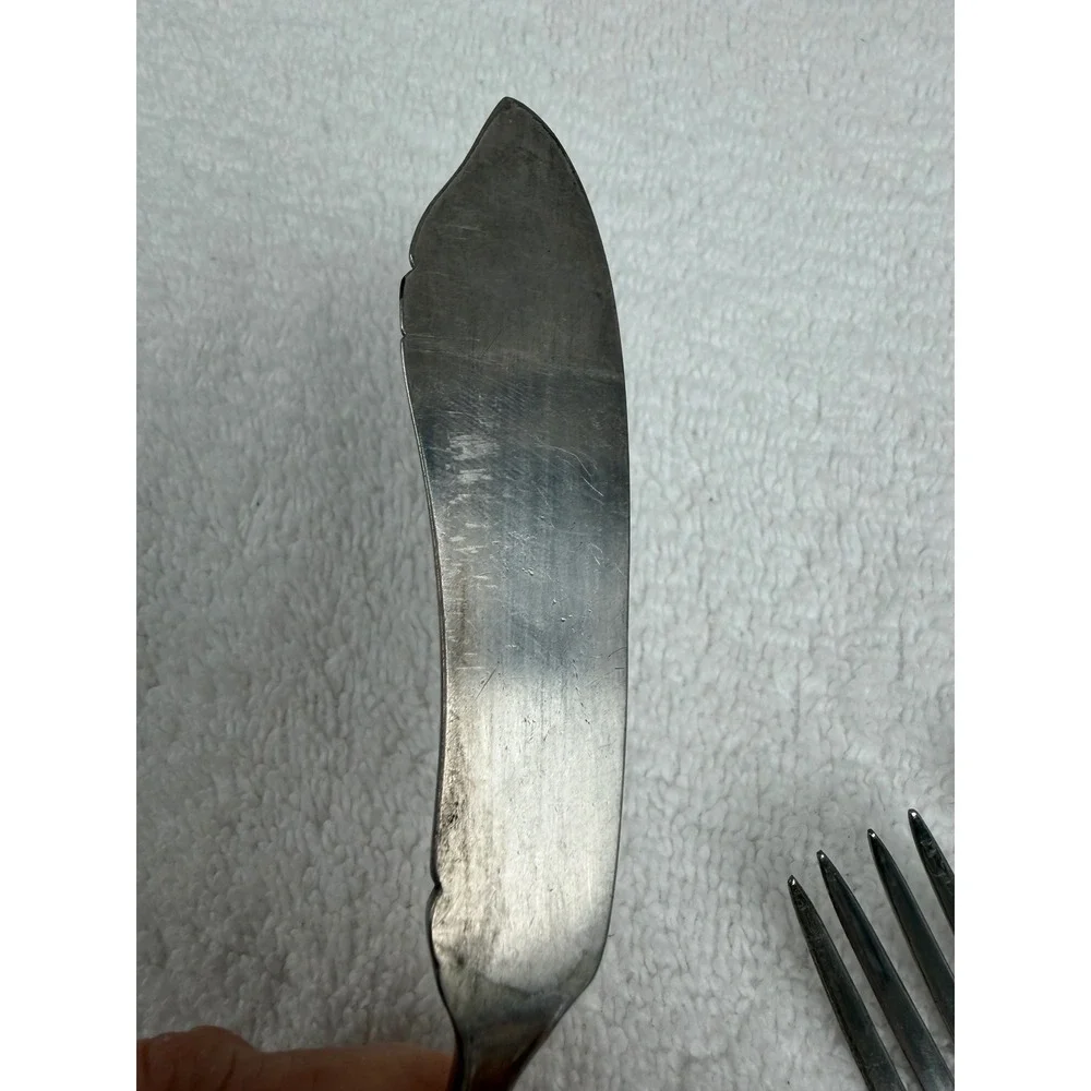 Oneida Comm. Tudor Plate Fortune pattern 2 Grille forks & 1 Master butter knife